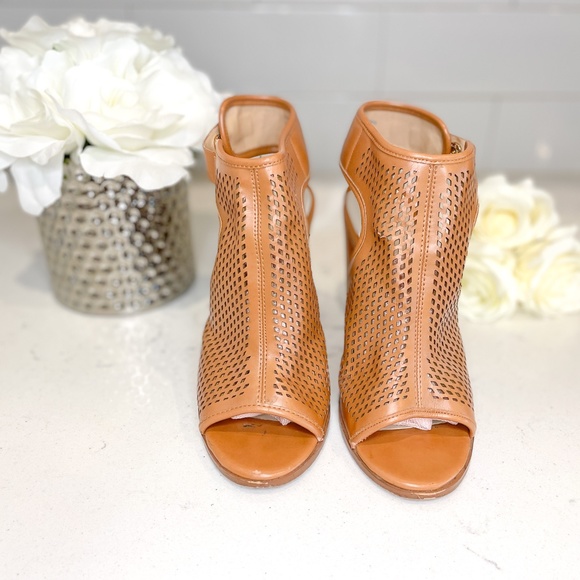 ALDO Brown Camel Vegan Leather Heels with Chunky Heel & Gold Snaps - Size 7.5 - Picture 3 of 7